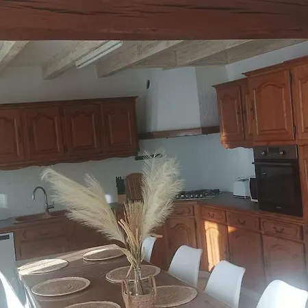 Maison A La Campagne Avec Piscine 12 Pers *