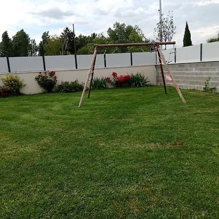 Maison A La Campagne Avec Piscine 12 Pers *