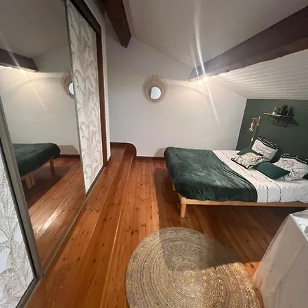 Maison A La Campagne Avec Piscine 12 Pers *