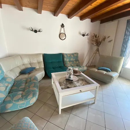 Maison A La Campagne Avec Piscine 12 Pers *