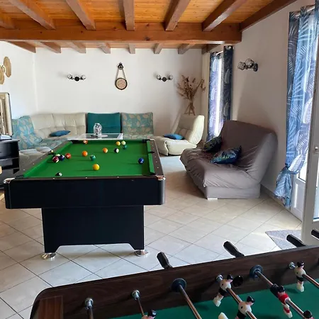 Maison A La Campagne Avec Piscine 12 Pers Genouille (Charente-Maritime)