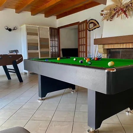 Maison A La Campagne Avec Piscine 12 Pers 펜션