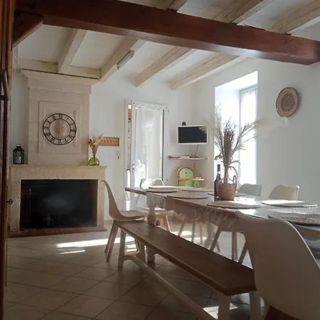 Maison A La Campagne Avec Piscine 12 Pers 펜션 *