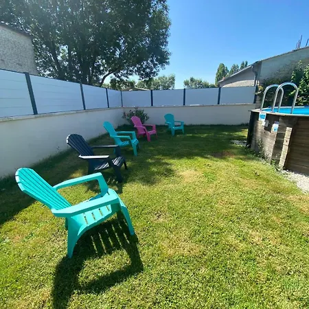 Maison A La Campagne Avec Piscine 12 Pers Holiday home Genouille (Charente-Maritime)