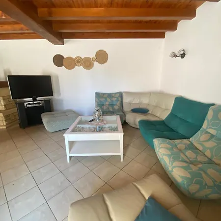 Maison A La Campagne Avec Piscine 12 Pers *